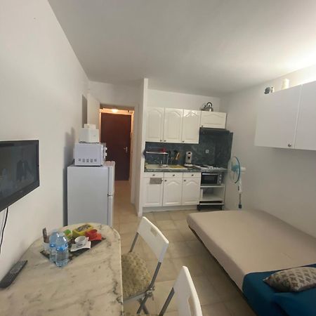 Joli Studio Neuf Av Terrasse A 50 M De La Mer Et Gare Roquebrune-Cap-Martin Eksteriør billede