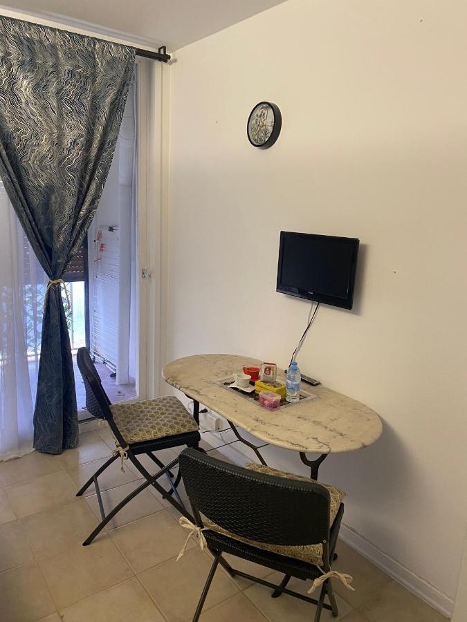 Joli Studio Neuf Av Terrasse A 50 M De La Mer Et Gare Roquebrune-Cap-Martin Eksteriør billede